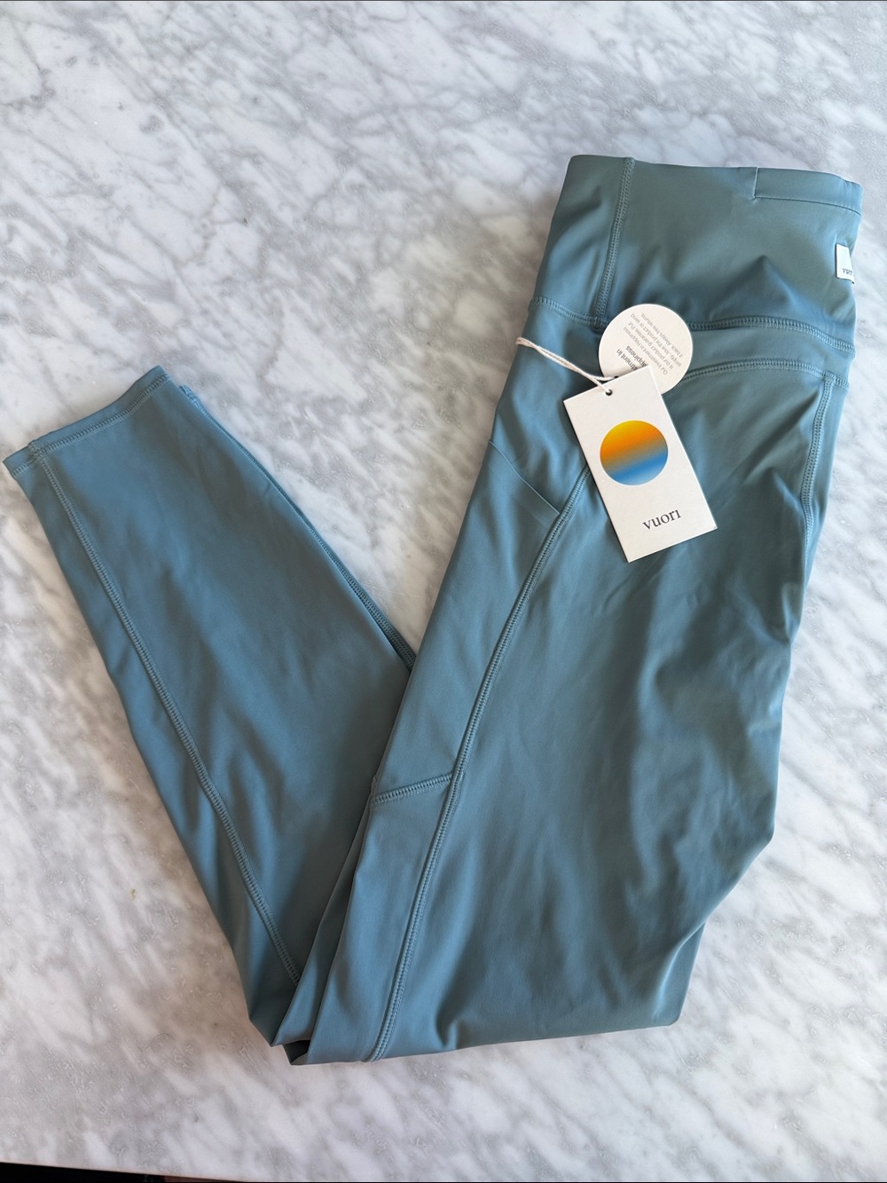 VUORI Stride pocket  Legging Iron Size small NWT